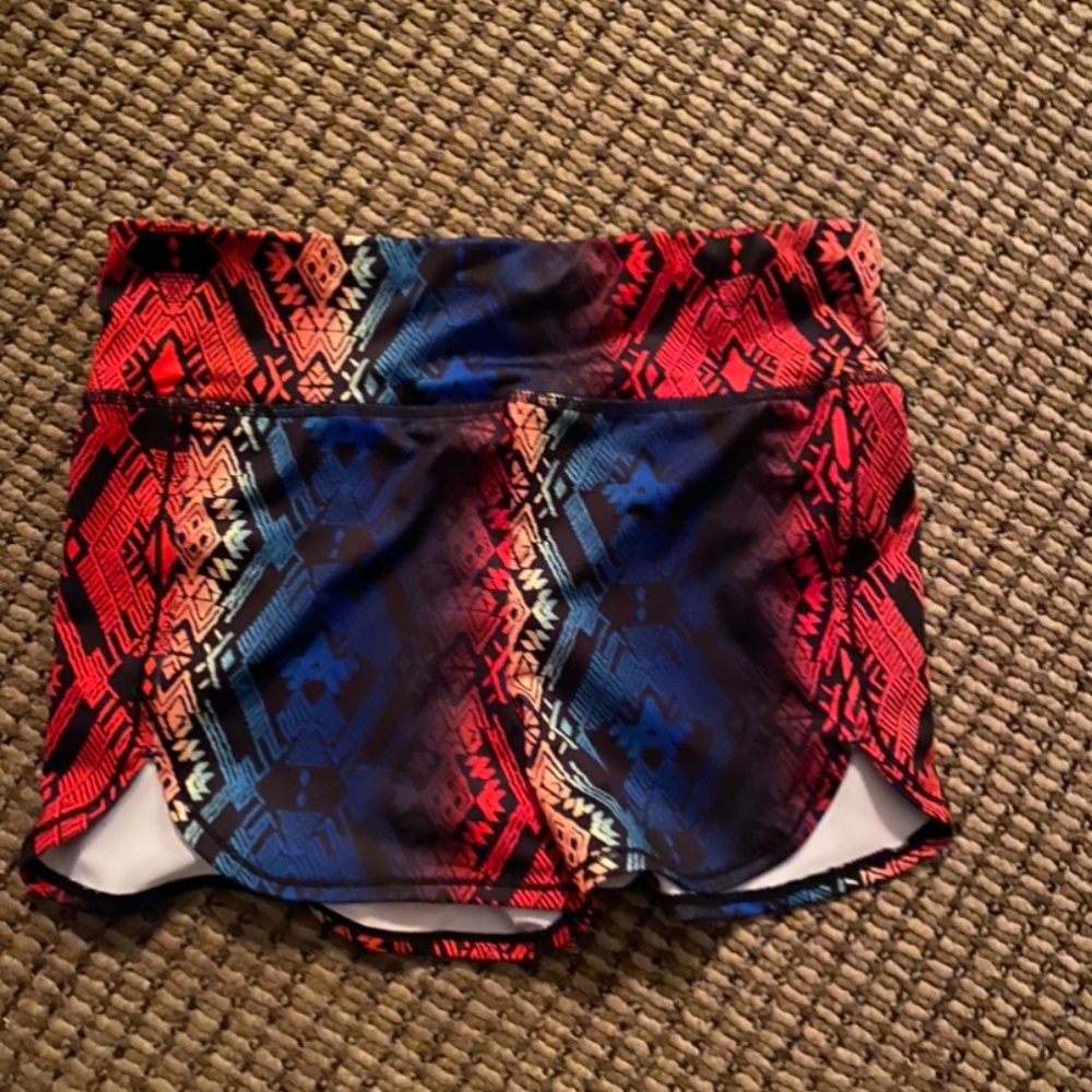 LIVE LOVE DREAM YOGA SHORTS MEDIUM